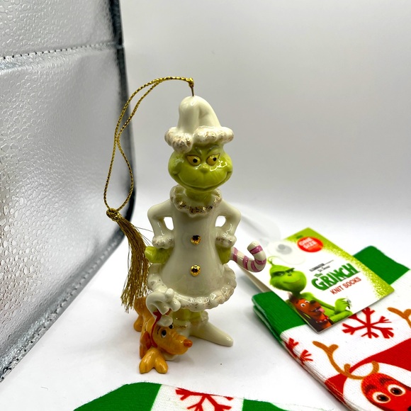 Grinch Gift Set: figurine and socks! - Picture 6 of 6
